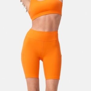 Outdoor Voices Zoom 8 short in clementine